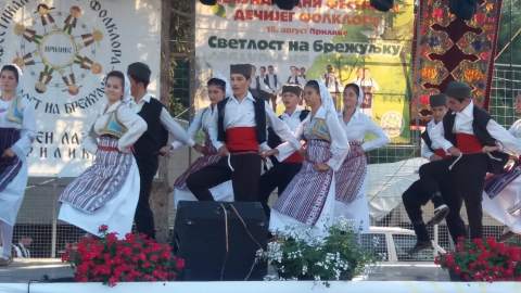 ФЕСТИВАЛ ДЕЧИЈИХ ФОЛКЛОРА "СВЕТЛОСТ НА БРЕЖУЉКУ“
