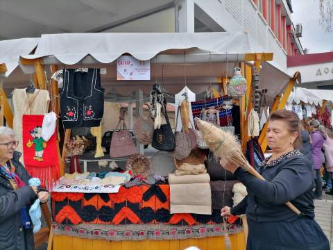 САЈАМ ПЧЕЛАРСТВА И СТАРИХ ЗАНАТА "ЛЕБАНСКЕ ВРЕДНЕ РУКЕ"