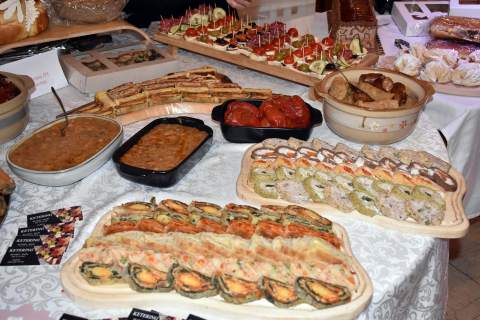 "ПРАЗНИЧНЕ ЂАКОНИЈЕ"